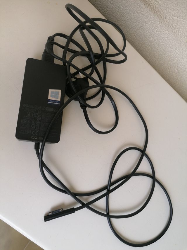 Cargador Microsoft Surface 102W