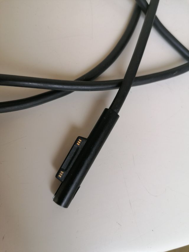 Cargador Microsoft Surface 102W