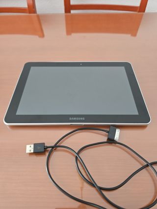 Samsung Galaxy Tab GT‑P7510 (10.1″). 
