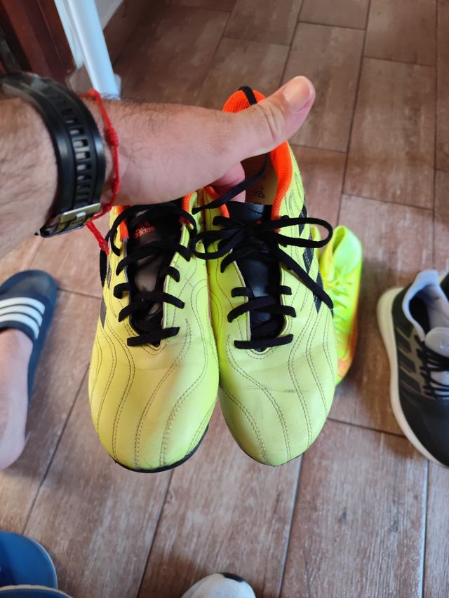 Botas fútbol Adidas talla 42 muy poco uso