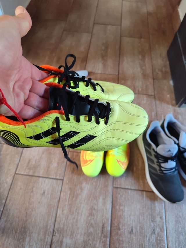 Botas fútbol Adidas talla 42 muy poco uso