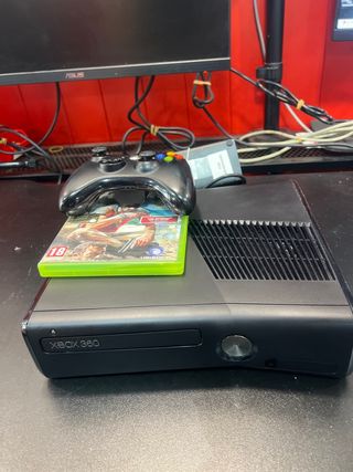 Xbox 360 + mando + juego (Far Cry)