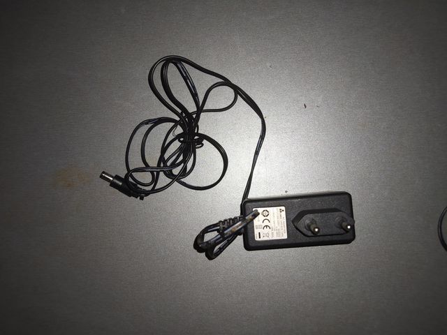 Adaptador AC UMEC 12V 1.5A