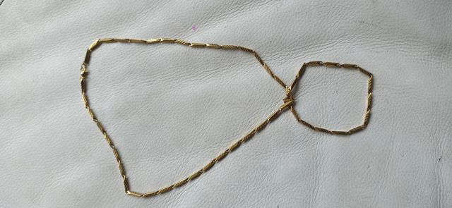 Collar y Pulsera Dorados