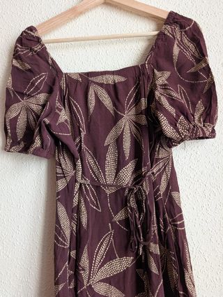 Vestido midi marrón estampado