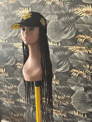 Peluca trenzas con gorra