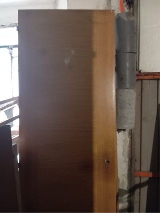 Puerta de madera maciza