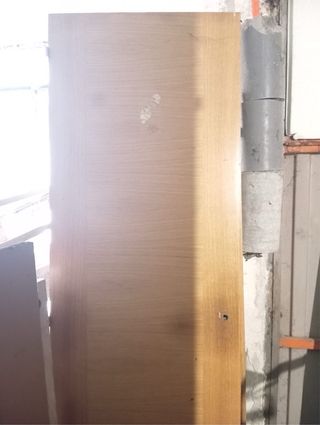 Puerta de madera maciza