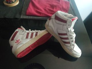 Zapatillas Adidas altas rojas y blancas