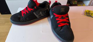 Zapatillas DC Court Graffiti - rojas y negras