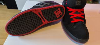 Zapatillas DC Court Graffiti - rojas y negras