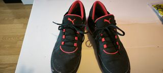 Zapatillas Puma negras y rojas