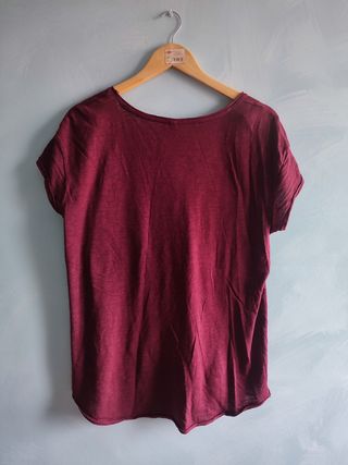 Camiseta Stradivarius granate - Talla L