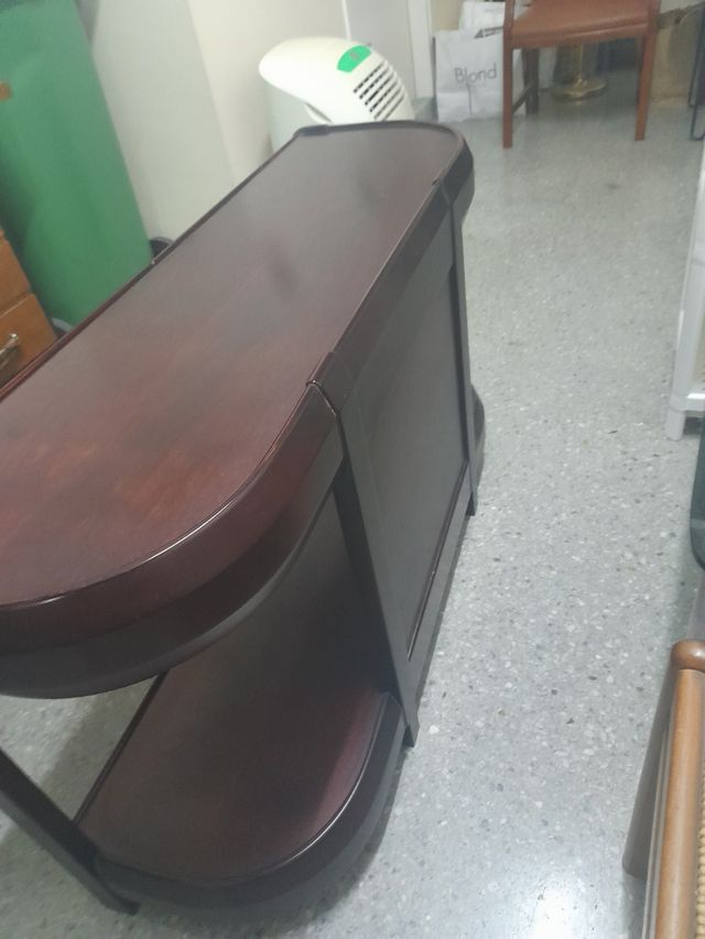 Recibidor o mueble de TV madera marrón Guilleumas.