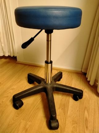 Taburete azul hidráulico
Bajo 47,50-Alto 58,50.
