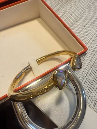 Pulsera Uno de 50 dorada con azul