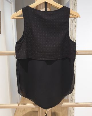 Blusa negra sin mangas