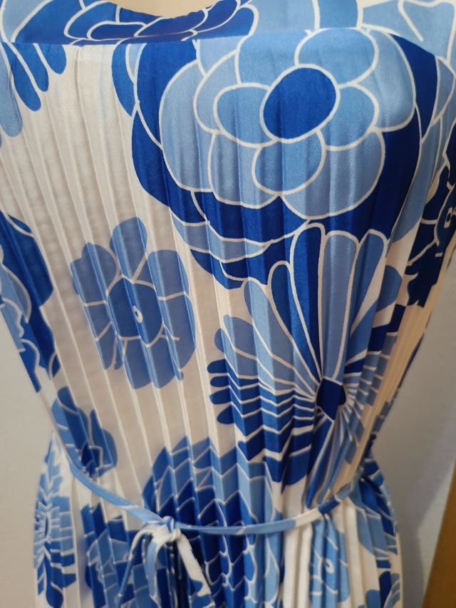 Vestido plisado floral de tirantes Nuevo Talla L