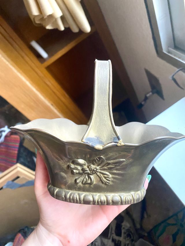 Cesta metal dorada antigua