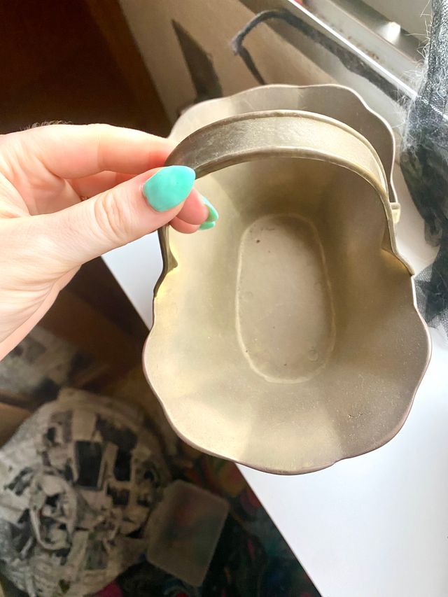 Cesta metal dorada antigua