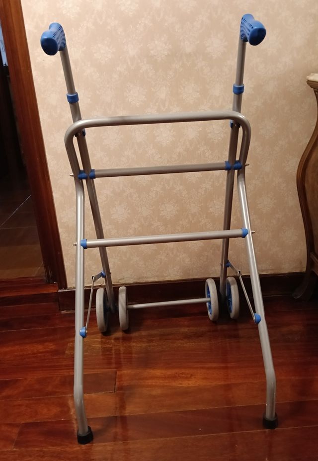 Andador Plegable Prim para movilidad reducida.