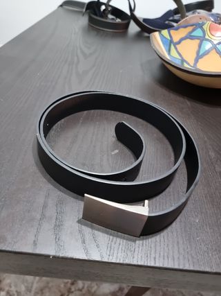 Cinturón negro hebilla plata