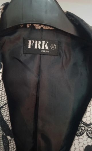 Blazer FRK encaje blanco-negro