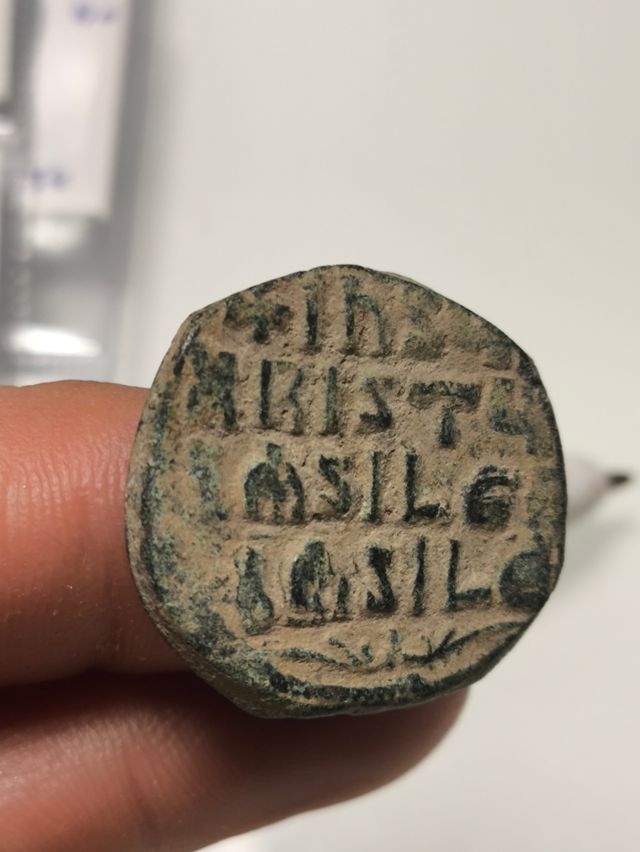 Moneda bizantina Follis anonimo de Basil II