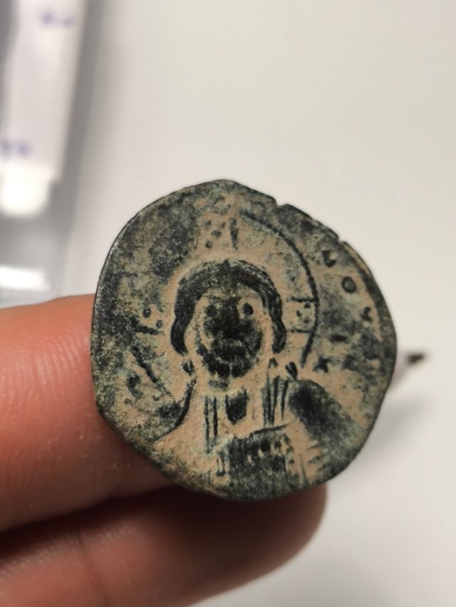 Moneda bizantina Follis anonimo de Basil II