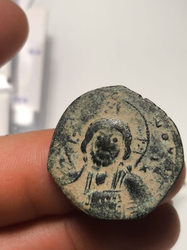 Moneda bizantina Follis anonimo de Basil II