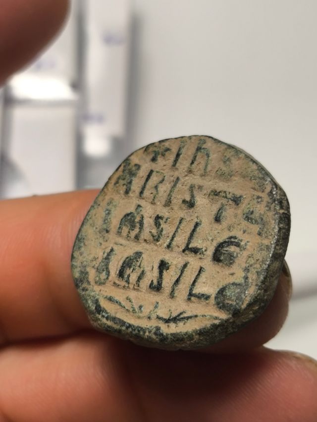 Moneda bizantina Follis anonimo de Basil II