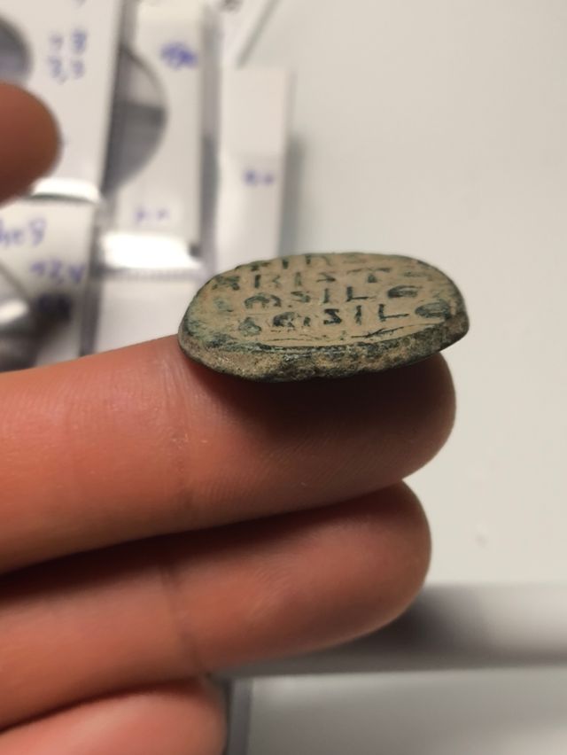 Moneda bizantina Follis anonimo de Basil II