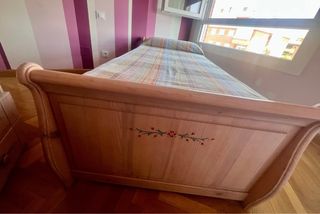 Dormitorio juvenil: escritorio & cama nido. 