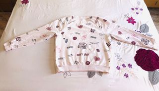 Sudadera Bershka blanca estampada