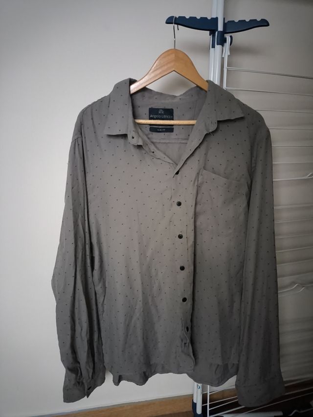Camisa gris de manga larga  