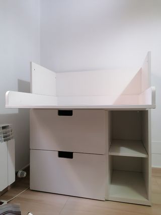 Cambiador de bebé a escritorio de IKEA