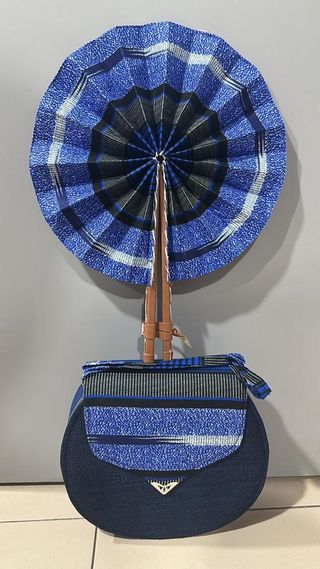 Bolso y abanico africano