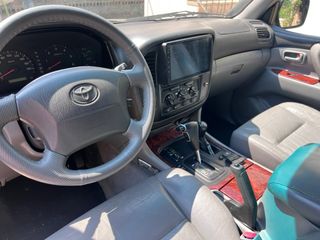 Toyota Land Cruiser 100