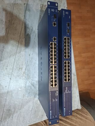 2 Switches NETGEAR GS724T