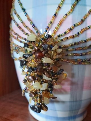 Collana con pendente e orecchini multicolor