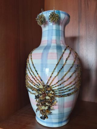 Collana con pendente e orecchini multicolor