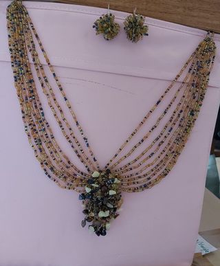 Collana con pendente e orecchini multicolor