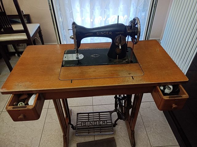 Macchina da cucire Singer vintage anni 60/70