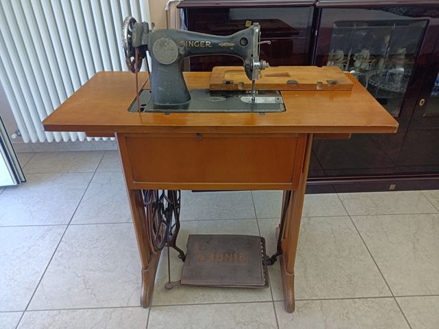 Macchina da cucire Singer vintage anni 60/70