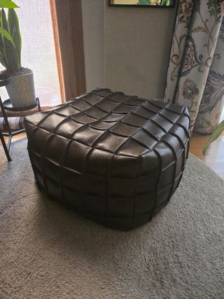 Puff marrón piel sintética
