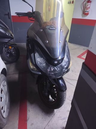 Moto Daelim S3 125 para piezas.