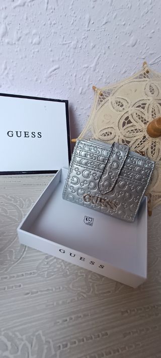 Monedero Guess plateado