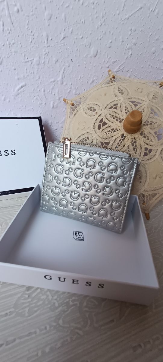 Monedero Guess plateado