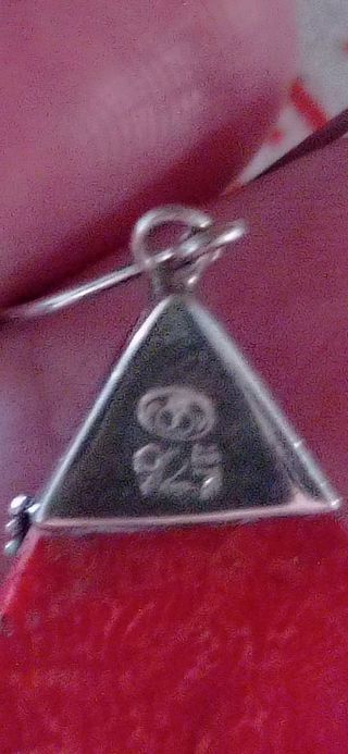 Prendientes de plata y coral rojo.