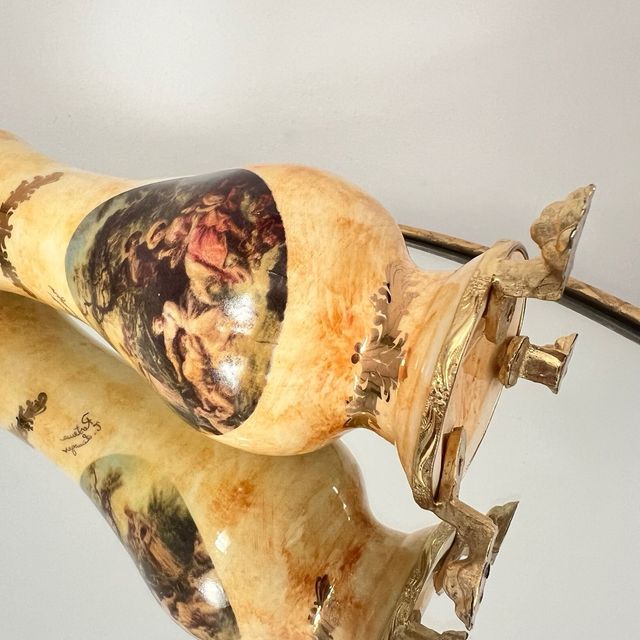 Vaso Rostema Limoges Bege e Ouro.